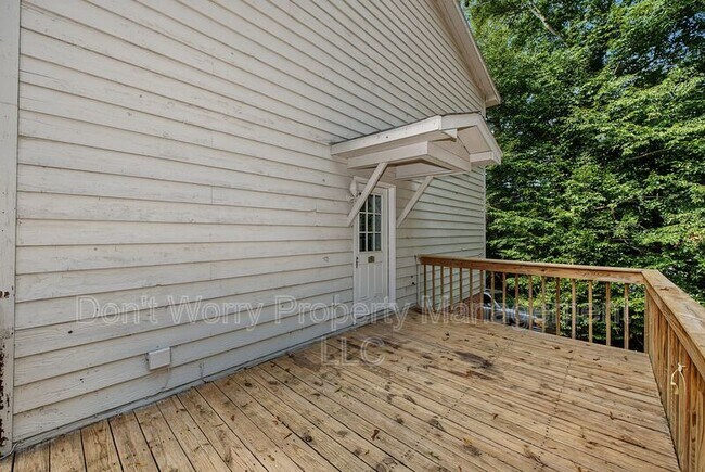 Building Photo - 615 Dumaine St
