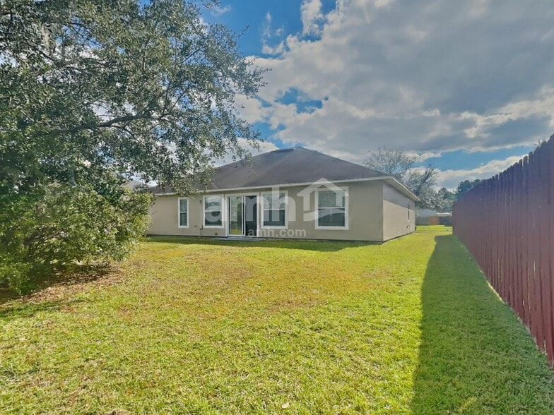 Building Photo - 10072 Lancashire Dr