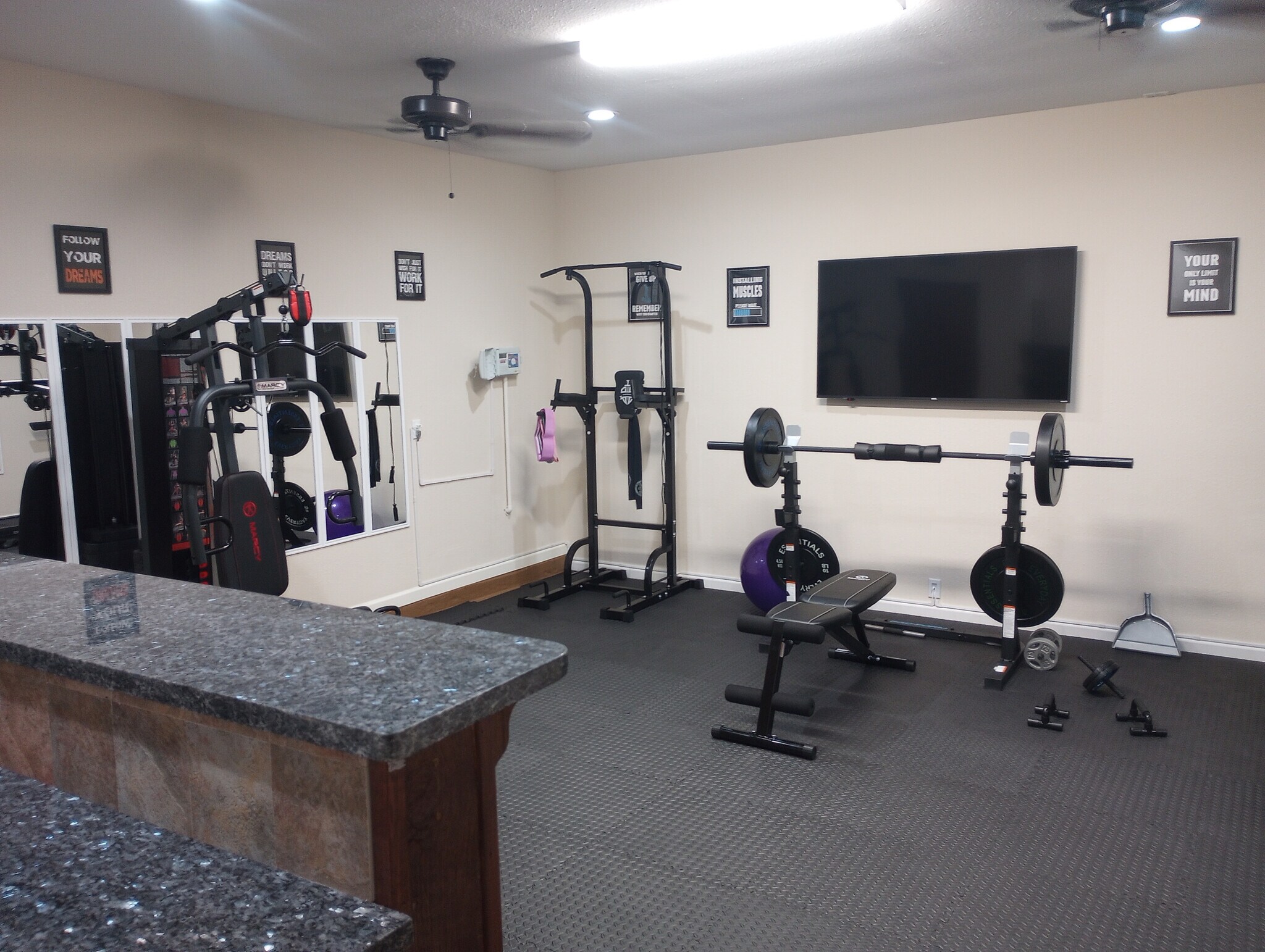 Building Photo - Room in House on Arabian King