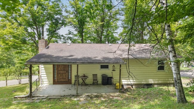 Building Photo - 40 Grand St