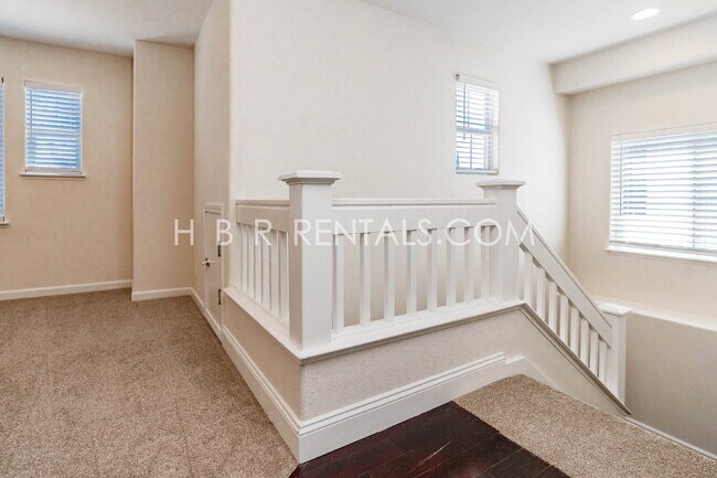 Building Photo - 803 Twin Oaks Dr