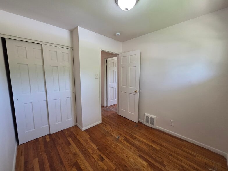 Bedroom 2 - 5614 Sanborn Dr