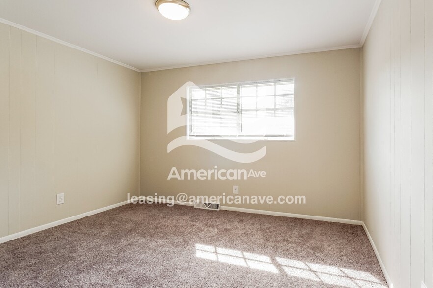 Building Photo - 2165 Circle Dr