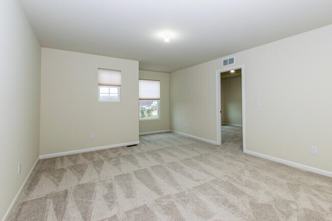 Building Photo - 717 Risdon Trail S