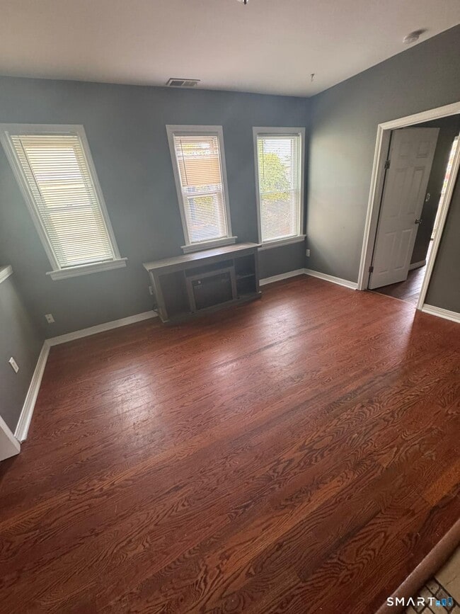 Building Photo - 182 Hewitt St