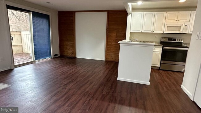 Building Photo - 8658 Welbeck Way