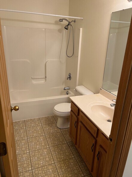 Building Photo - 1225 Sequoia Ct