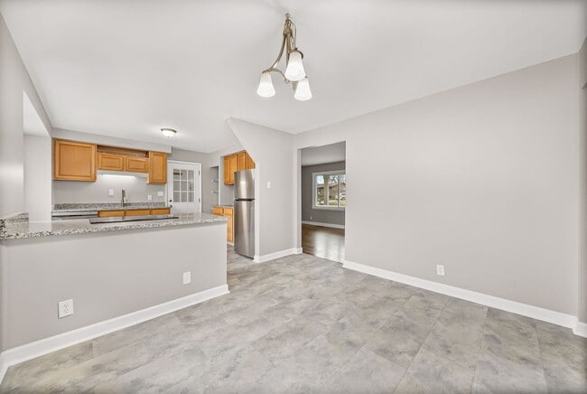 Building Photo - 3 Bedroom Pet Friendly Home For Rent Near Post!