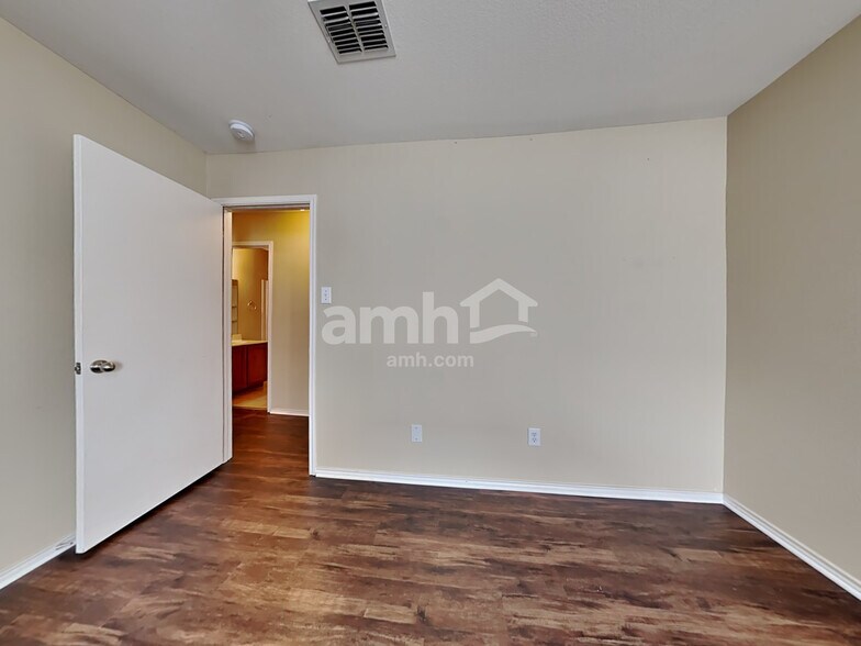 Building Photo - 1913 J Cheshier Rd