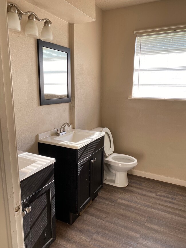 Building Photo - 4808 Sunset Terrace