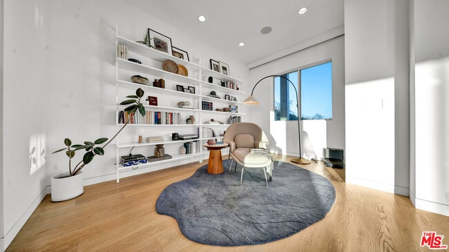 Building Photo - 2915 Tuna Canyon Rd