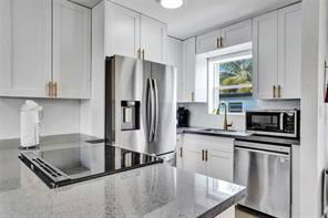 Building Photo - 1178 NE 6th St