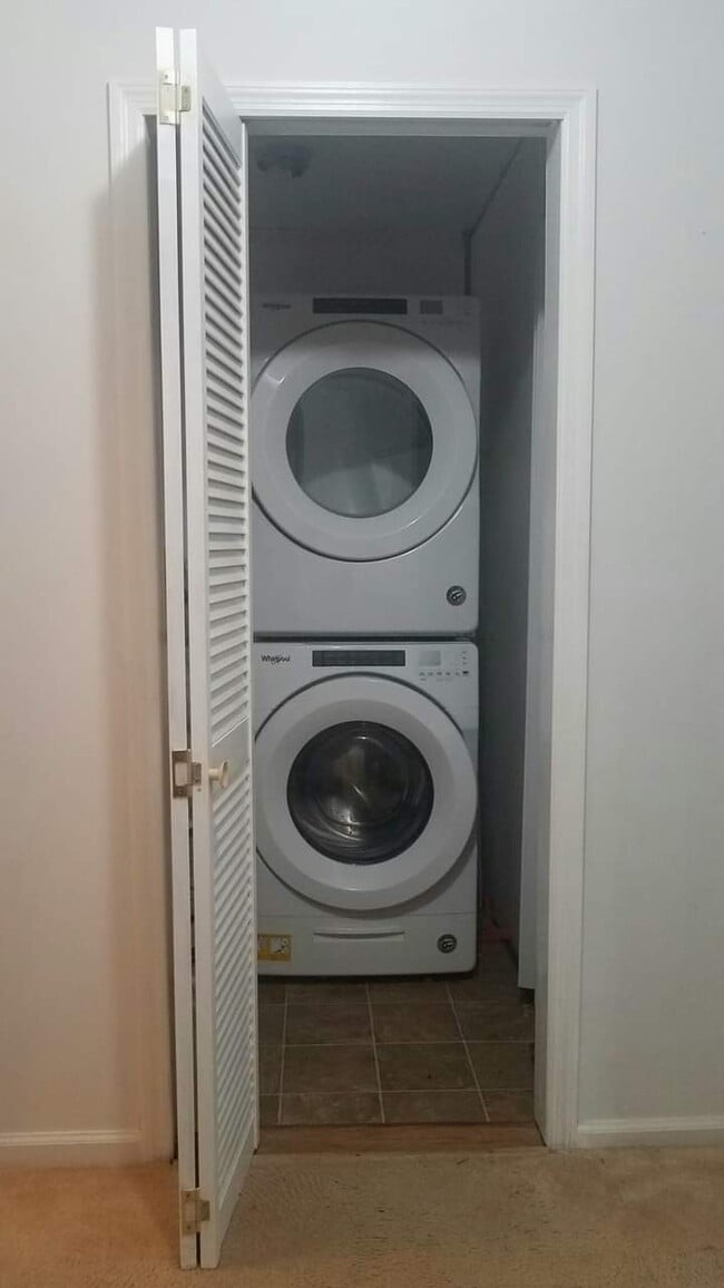 Building Photo - 3 Orchard Ln