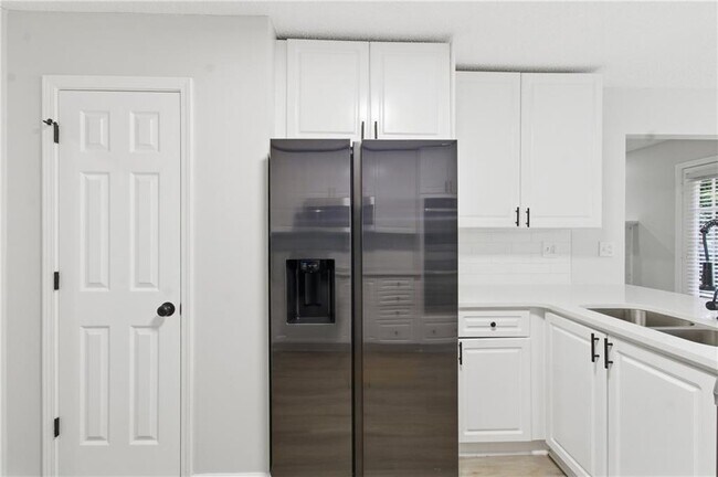 Building Photo - 2110 Meadow View Ct