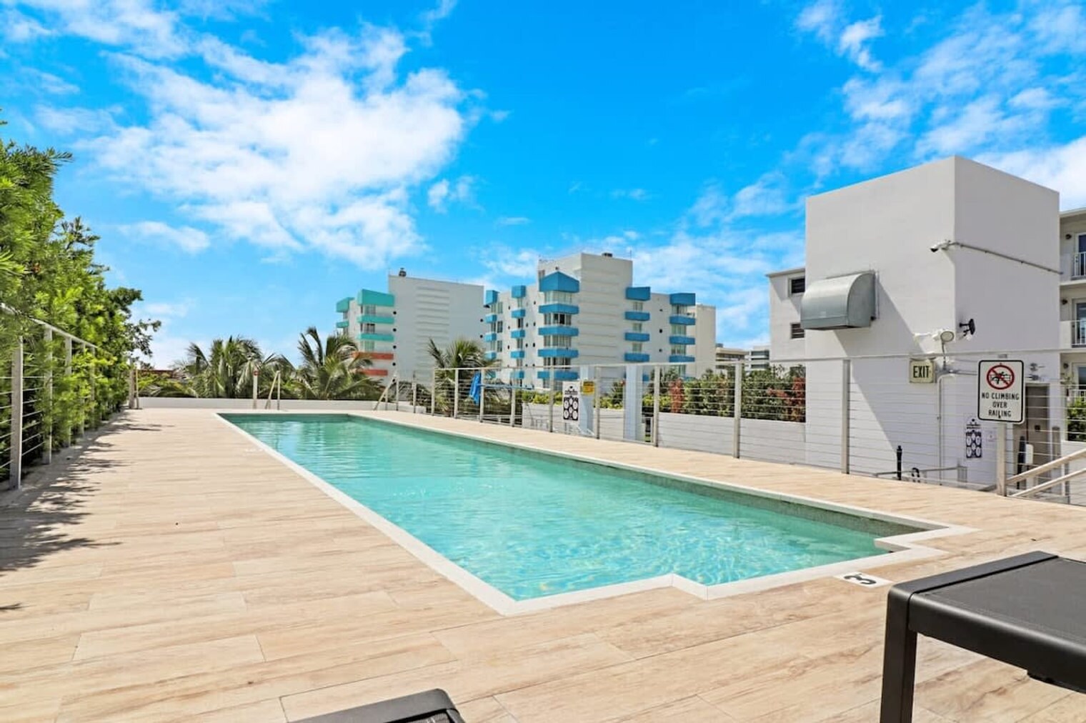 Building Photo - 250 Collins Ave