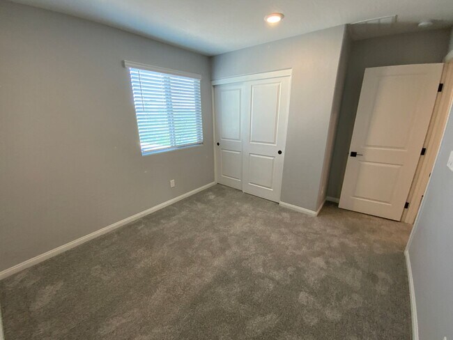 Building Photo - Townhouse in Summerlin North