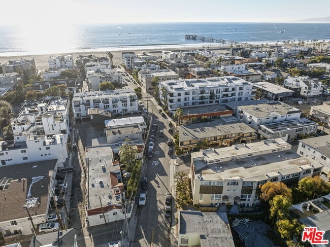 Building Photo - 126 Driftwood St