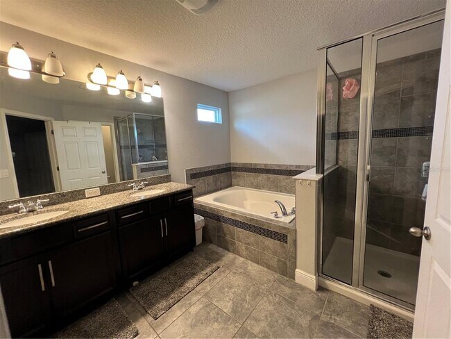 Building Photo - 5240 Landmark Dr