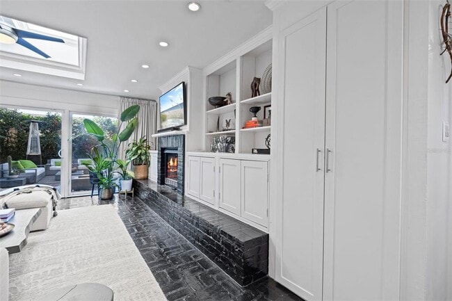 Building Photo - 3301 W Morrison Ave