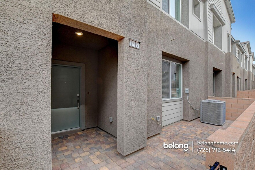 Building Photo - 1519 Layla Crossing Ave