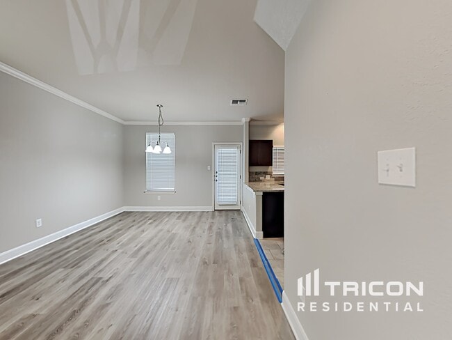 Building Photo - 4007 Anton Dr