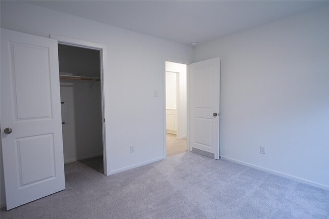 Building Photo - 1551 Sunset Ridge Dr