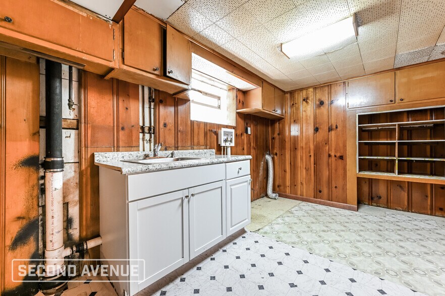 Building Photo - 382 Collins Dr