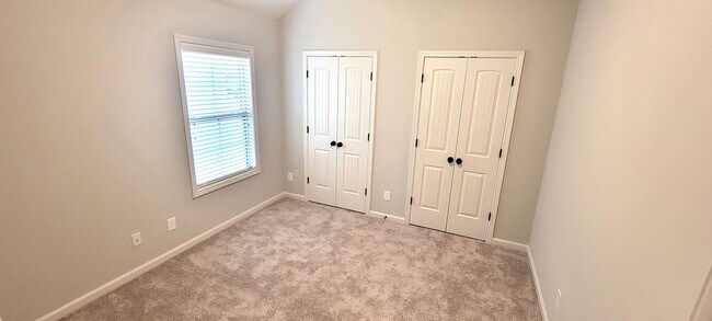 Building Photo - 844 Hedgefield Way