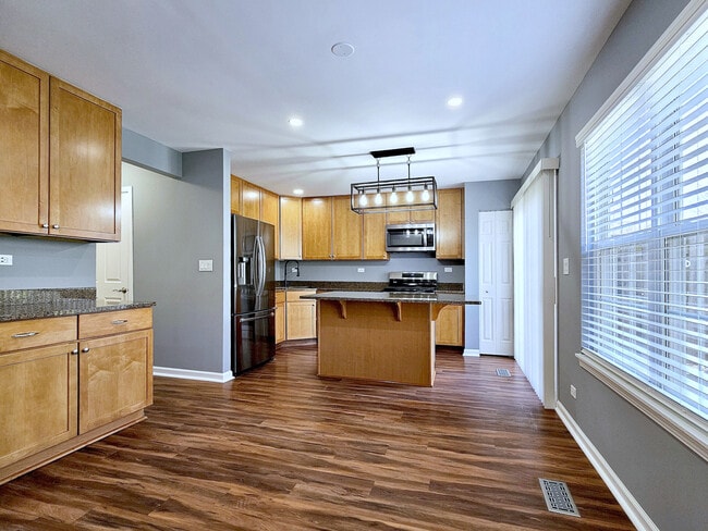 Building Photo - 464 Lancaster Dr