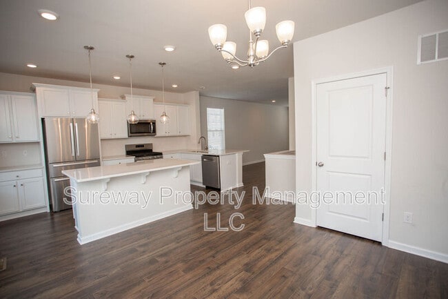 Building Photo - 13 Verona Ln