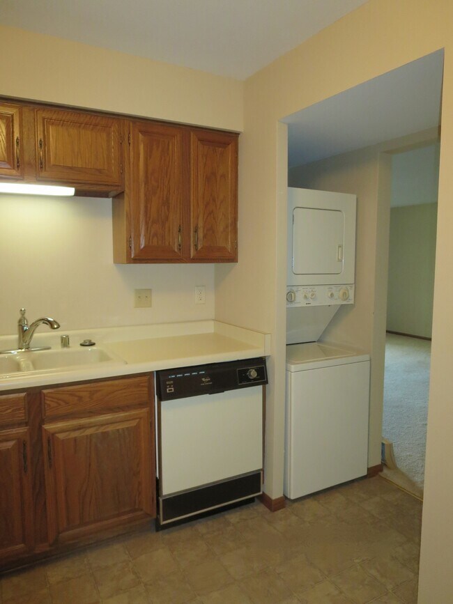 Building Photo - 3942 N Oakland Ave