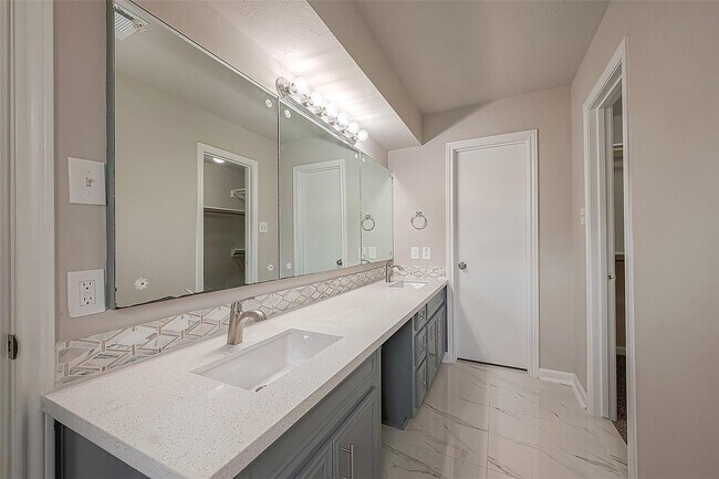 Building Photo - 10811 Villa Lea Ln