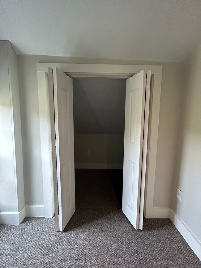 Building Photo - PRICE REDUCTION - Beautiful renovated 5 be...