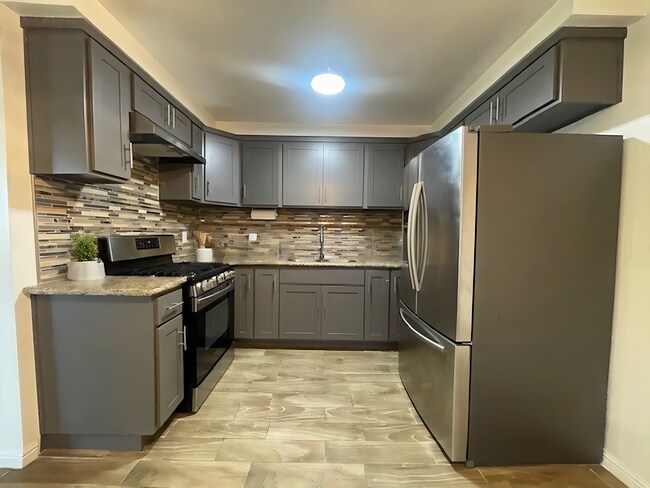 Building Photo - Coming Soon! Charming 2-Bedroom Apartment ...