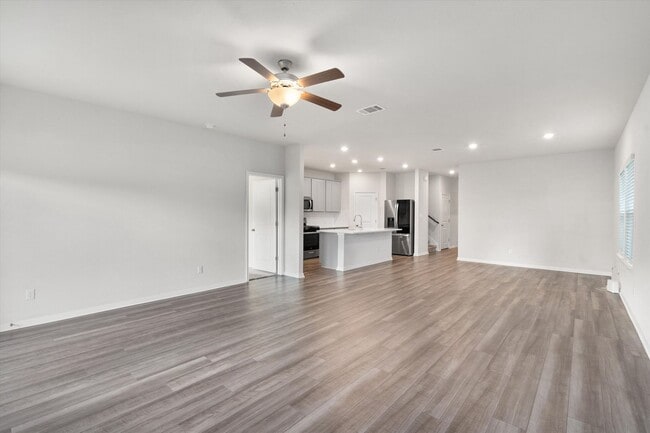 Building Photo - Huge 5-Bedroom Home for Lease in South Austin