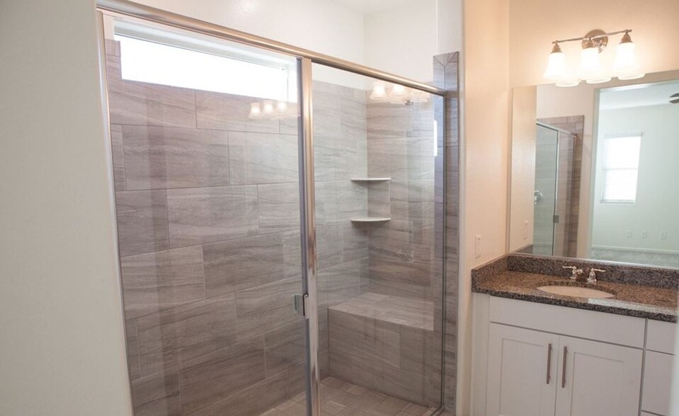 Master Bathroom - 3170 S Mingus Dr