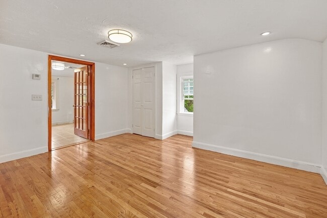 Building Photo - 334 Walpole St