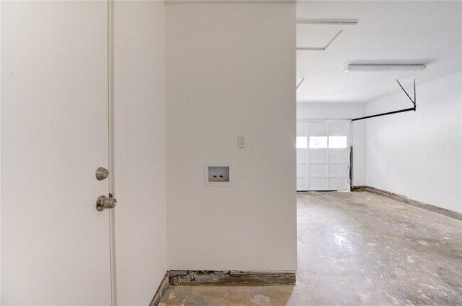 Building Photo - 10111 Fonville Dr