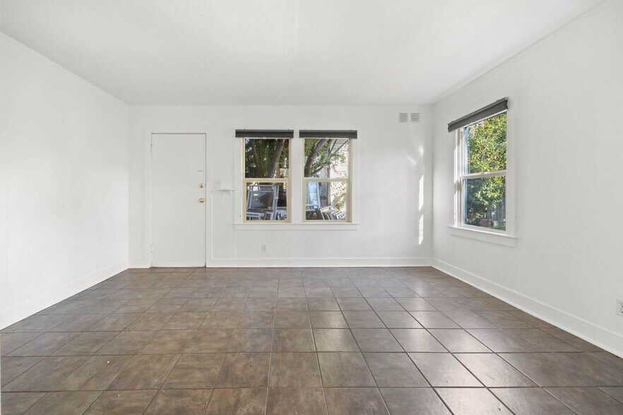 Building Photo - 1816 Carleton St