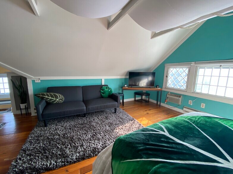 3rd floor bedroom and living area - 1303 Wealthy St SE