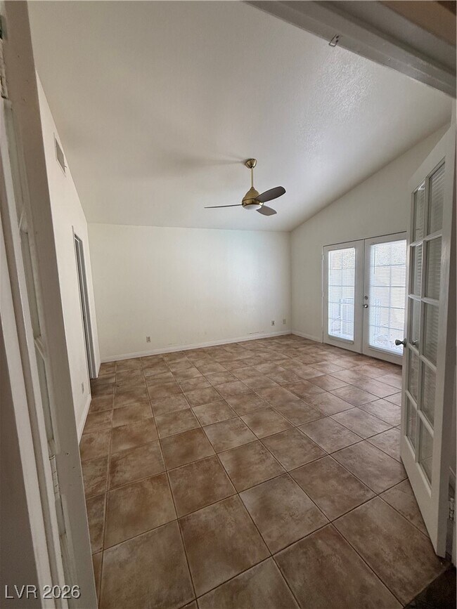 Building Photo - 1120 Daytona Ln