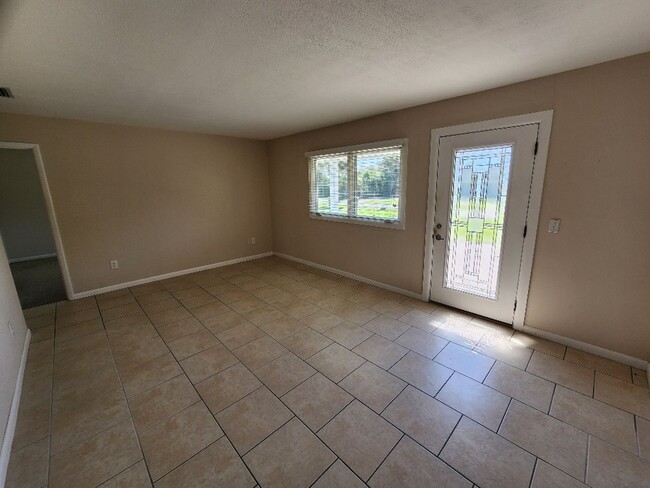 Building Photo - 4513 Saxon Dr