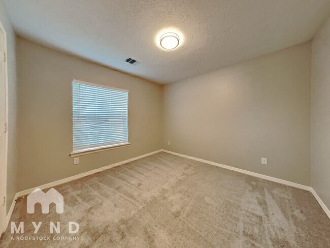 Building Photo - 7014 Crescent Moon Dr