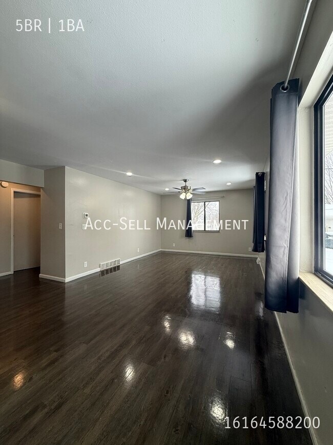 Building Photo - 5231 Rich-