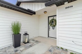 Building Photo - 10036 Delano Dr N