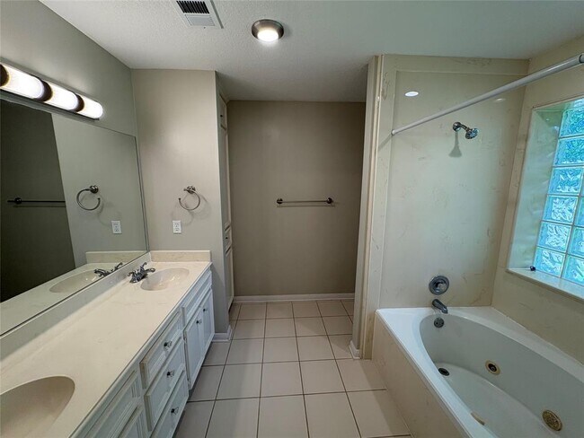 Building Photo - 12211 Longfellow Dr