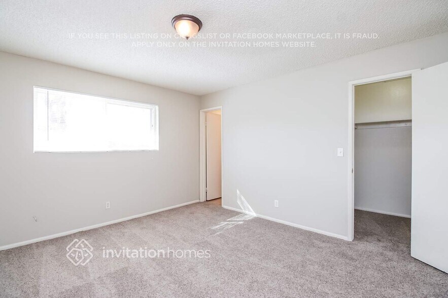 Building Photo - 1249 E 8th St