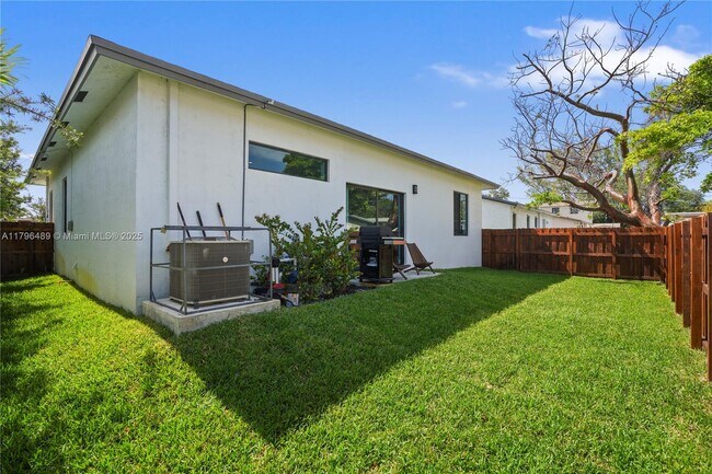 Building Photo - 808 NW 5th Terrace