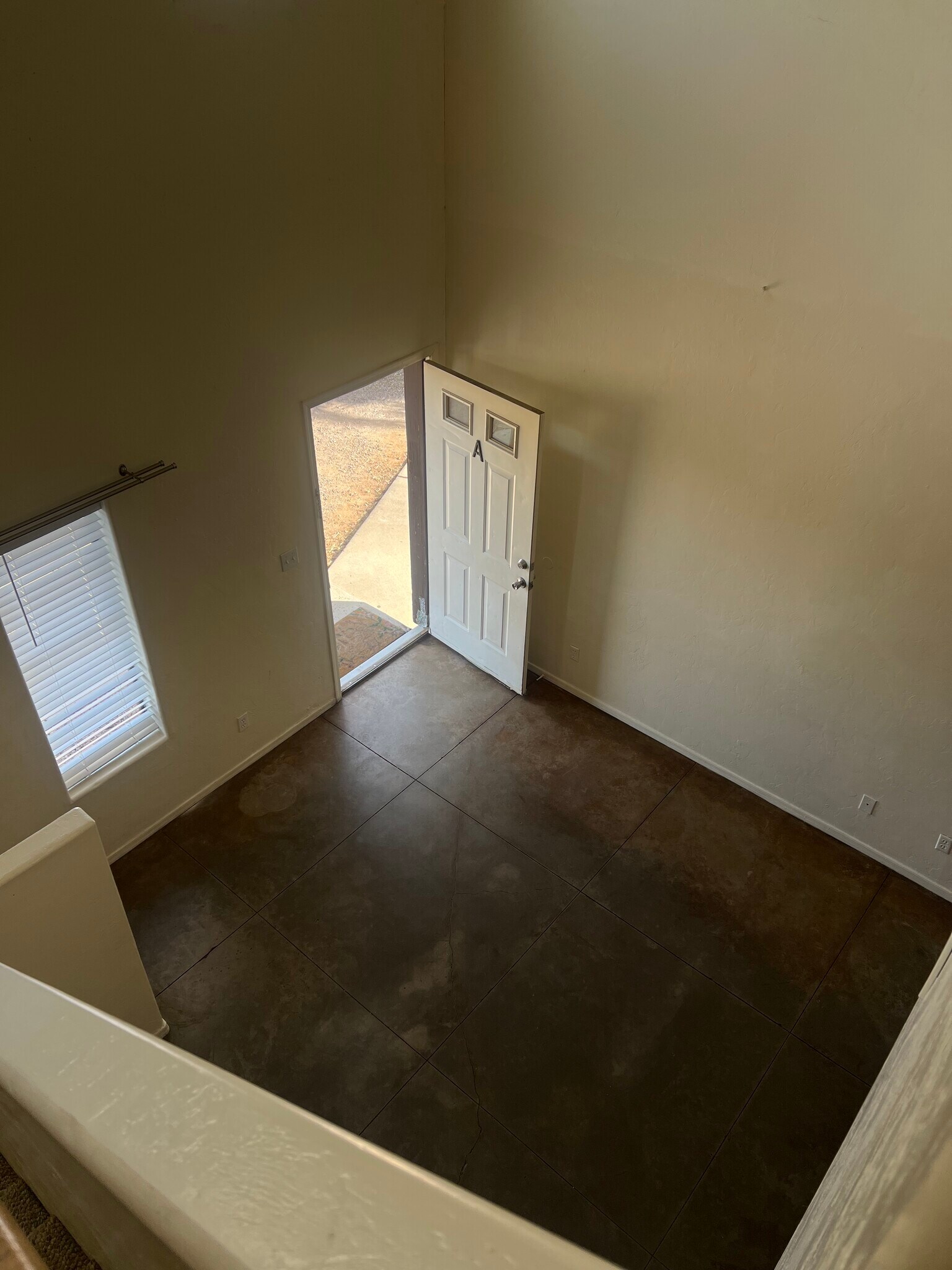 Building Photo - 422 Avenida Oriol