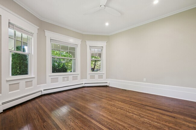 Building Photo - 132 Midland Ave